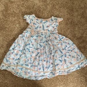Puffy dress with ruffle sleeves